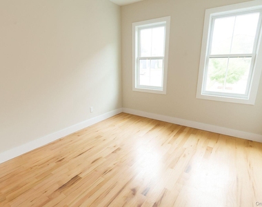 328 Columbia Street - Photo Thumbnail 7