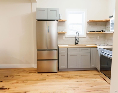 328 Columbia Street - Photo Thumbnail 9