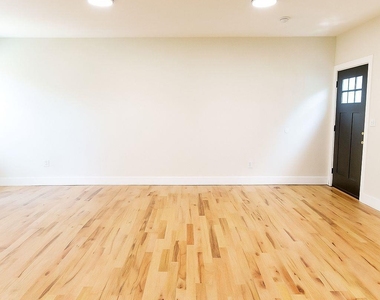 328 Columbia Street - Photo Thumbnail 3