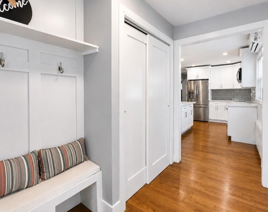 1 Iroquois Street E - Photo Thumbnail 9