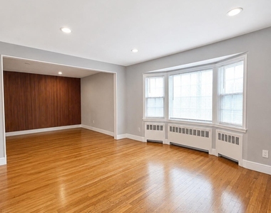 1 Iroquois Street E - Photo Thumbnail 3