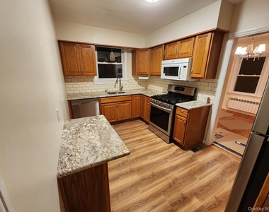 114 Lexington Avenue - Photo Thumbnail 2