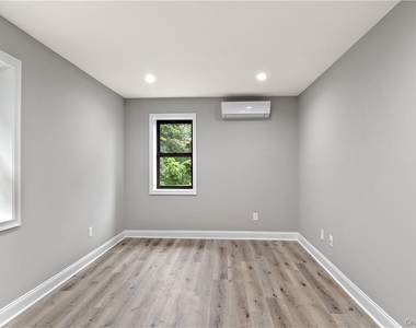 122 Commerce Street - Photo Thumbnail 2