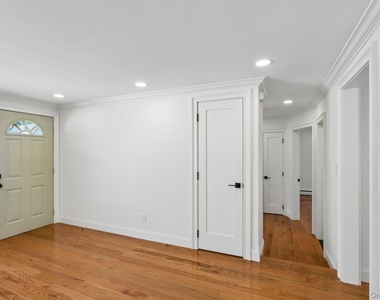 98 Rose Place - Photo Thumbnail 4