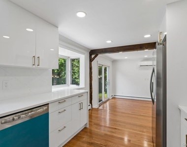 98 Rose Place - Photo Thumbnail 15