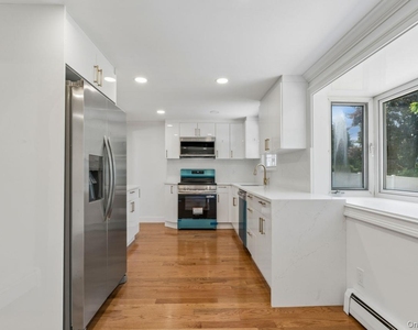 98 Rose Place - Photo Thumbnail 13
