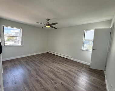 885 E Park Avenue - Photo Thumbnail 12