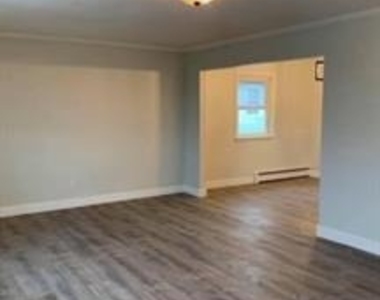 885 E Park Avenue - Photo Thumbnail 2