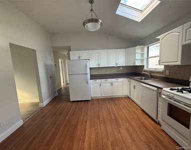 885 E Park Avenue - Photo Thumbnail 21