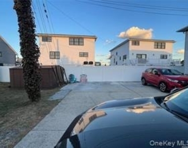 885 E Park Avenue - Photo Thumbnail 5
