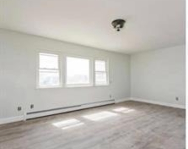 885 E Park Avenue - Photo Thumbnail 1