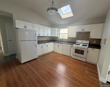 885 E Park Avenue - Photo Thumbnail 19