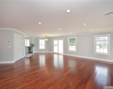 12 Nesaquake Avenue - Photo Thumbnail 2