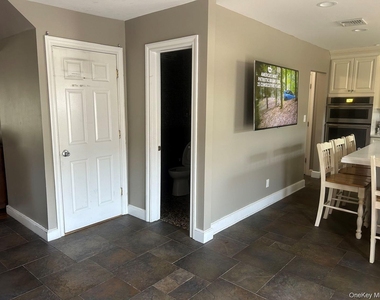 607 Nassau Street - Photo Thumbnail 2