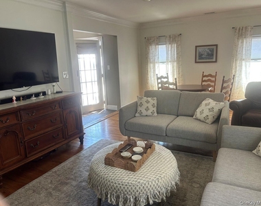607 Nassau Street - Photo Thumbnail 7