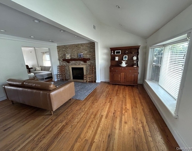 607 Nassau Street - Photo Thumbnail 10