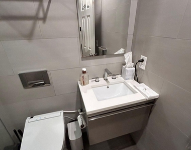 607 Nassau Street - Photo Thumbnail 32