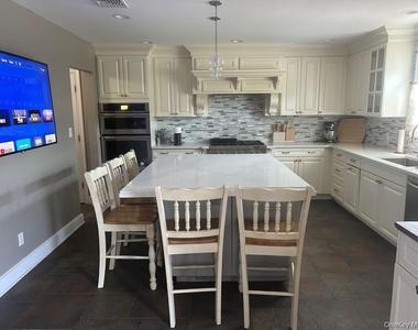 607 Nassau Street - Photo Thumbnail 18