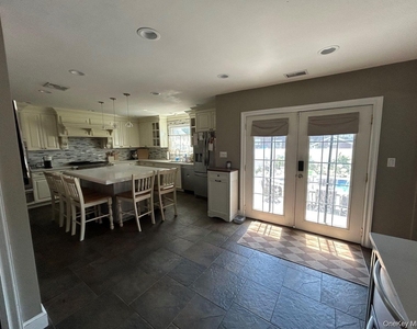 607 Nassau Street - Photo Thumbnail 21