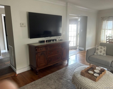 607 Nassau Street - Photo Thumbnail 5