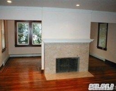 59 Essex Road - Photo Thumbnail 3
