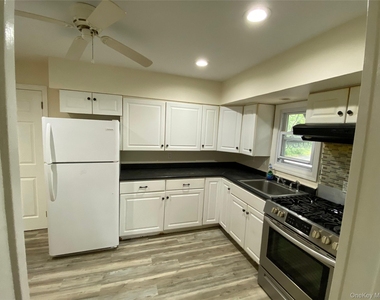 182 N Middletown Road - Photo Thumbnail 6