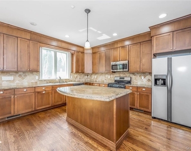 114 Lincoln Avenue - Photo Thumbnail 5