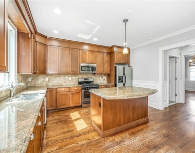 114 Lincoln Avenue - Photo Thumbnail 6