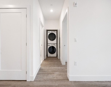 306 Bluestone Court - Photo Thumbnail 18