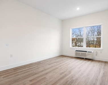 306 Bluestone Court - Photo Thumbnail 14
