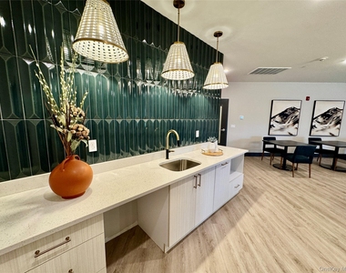 306 Bluestone Court - Photo Thumbnail 4