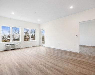 306 Bluestone Court - Photo Thumbnail 10