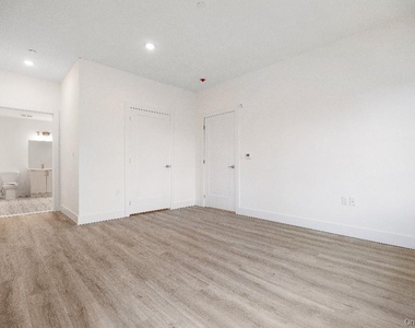 306 Bluestone Court - Photo Thumbnail 16