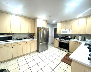 60 Gristmill Lane - Photo Thumbnail 10