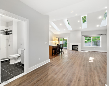 66 Warren Street - Photo Thumbnail 8