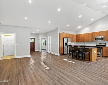66 Warren Street - Photo Thumbnail 12