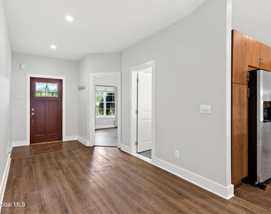 66 Warren Street - Photo Thumbnail 4