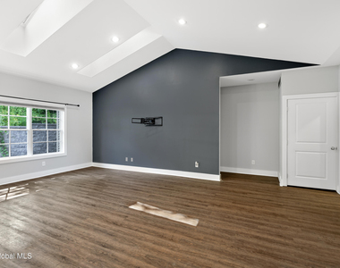 66 Warren Street - Photo Thumbnail 11