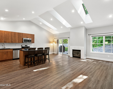 66 Warren Street - Photo Thumbnail 10