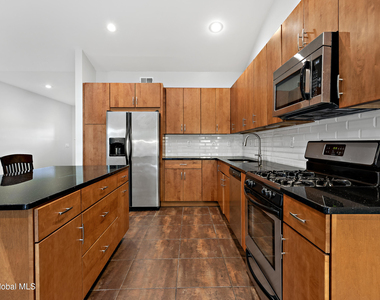 66 Warren Street - Photo Thumbnail 14