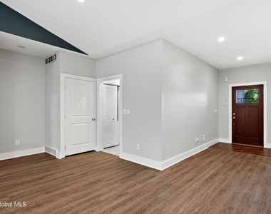 66 Warren Street - Photo Thumbnail 5