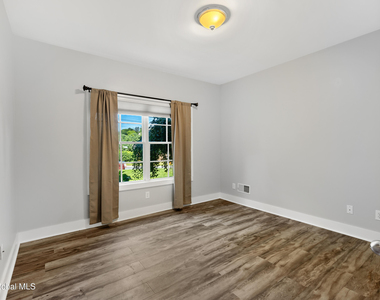 66 Warren Street - Photo Thumbnail 6