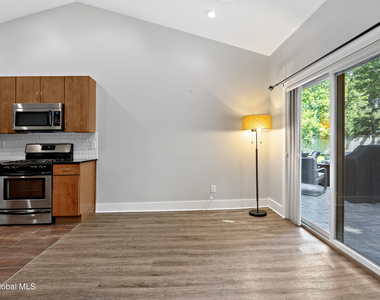 66 Warren Street - Photo Thumbnail 17