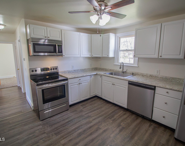 16 Swayze Drive - Photo Thumbnail 5