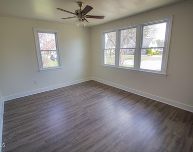 16 Swayze Drive - Photo Thumbnail 4
