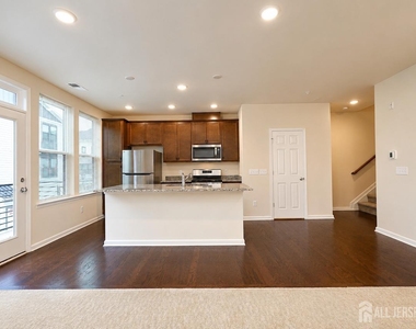 605 Parker Boulevard - Photo Thumbnail 6