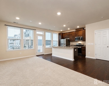 605 Parker Boulevard - Photo Thumbnail 5