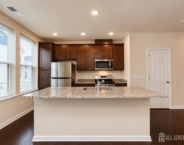 605 Parker Boulevard - Photo Thumbnail 8