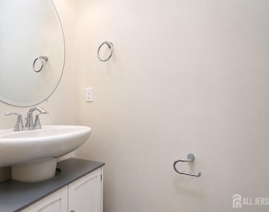 605 Parker Boulevard - Photo Thumbnail 13