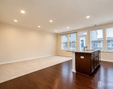 605 Parker Boulevard - Photo Thumbnail 4